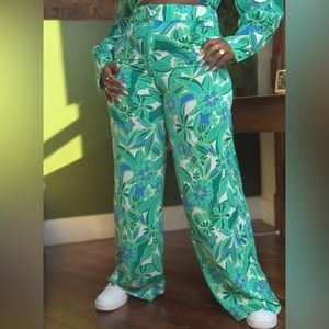 Plus size print flare pants